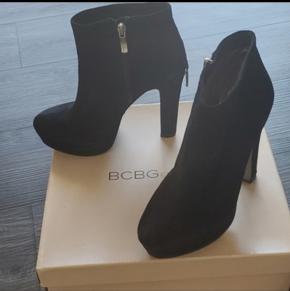 BCBGeneration Joesana Black Suede Ankle Bootie 7.5 - Picture 3 of 4